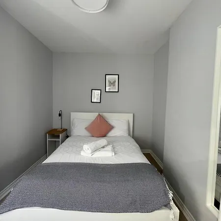 Apartmán Fantastic Centre Location - Sleeps 5 *