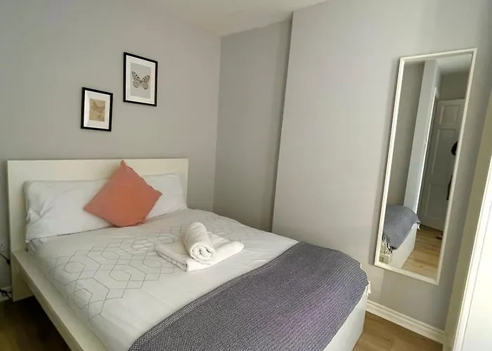 Fantastic Centre Location - Sleeps 5