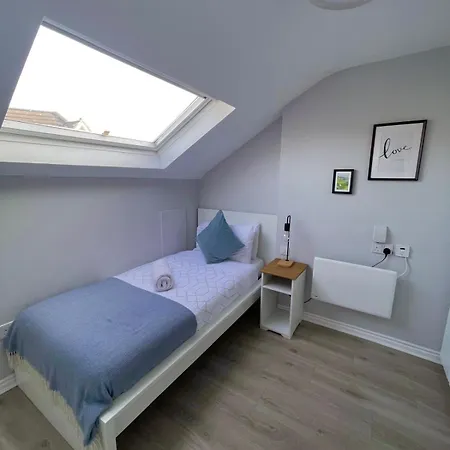 Fantastic Centre Location - Sleeps 5 아파트